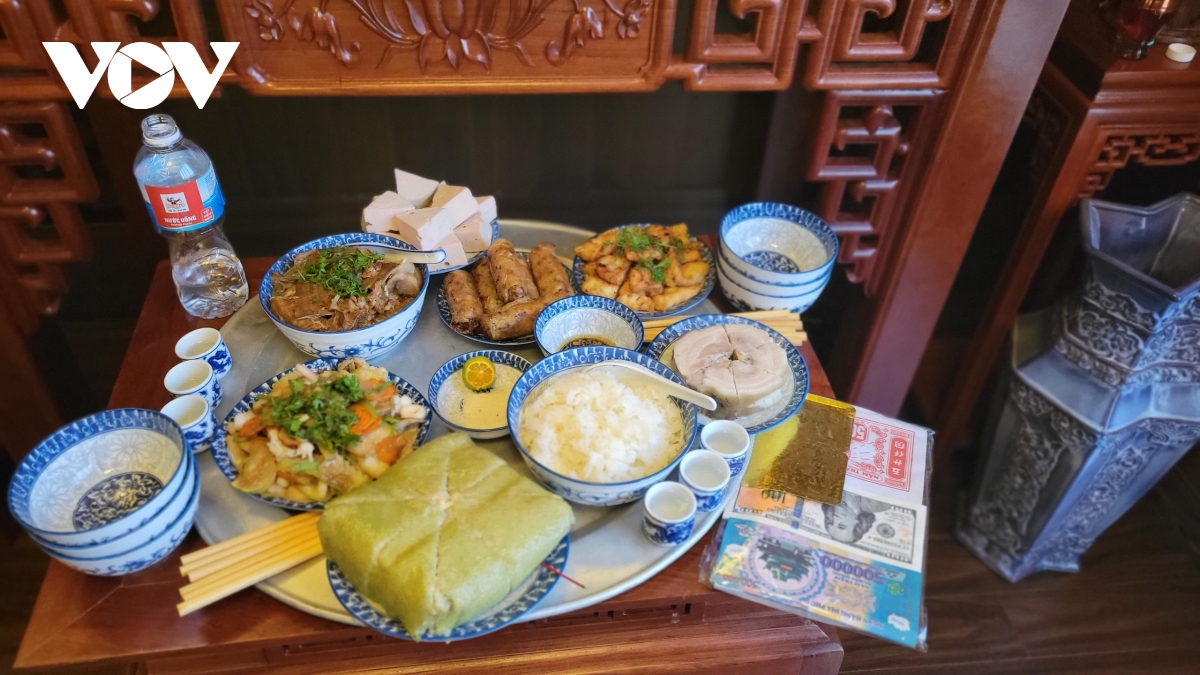 Bữa cơm tất niên chiều 30 Tết gắn kết tình thân trong mỗi gia đình Việt